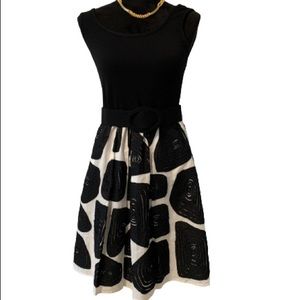 MUSE Black & White Swirl Belted Dress Sz 4